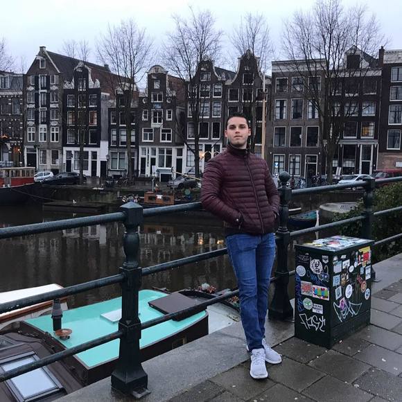 Meet your Posher, Nicolas - Picture 1 of 1